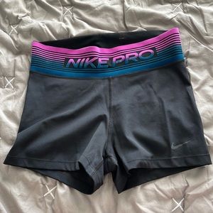 nike pro athletic shorts size medium